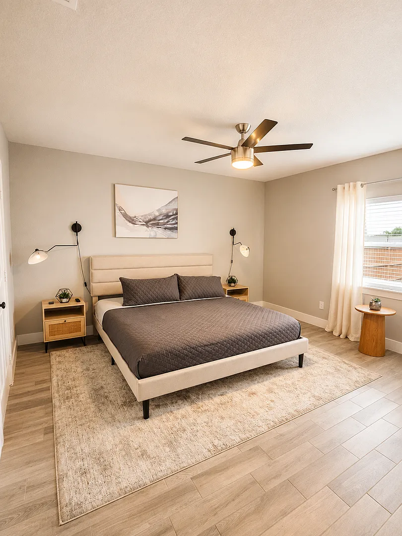 Spacious 3 Bed / 3 Bath Home with Modern Upgrades and Fenced Yard in South Dallas — Photo 4