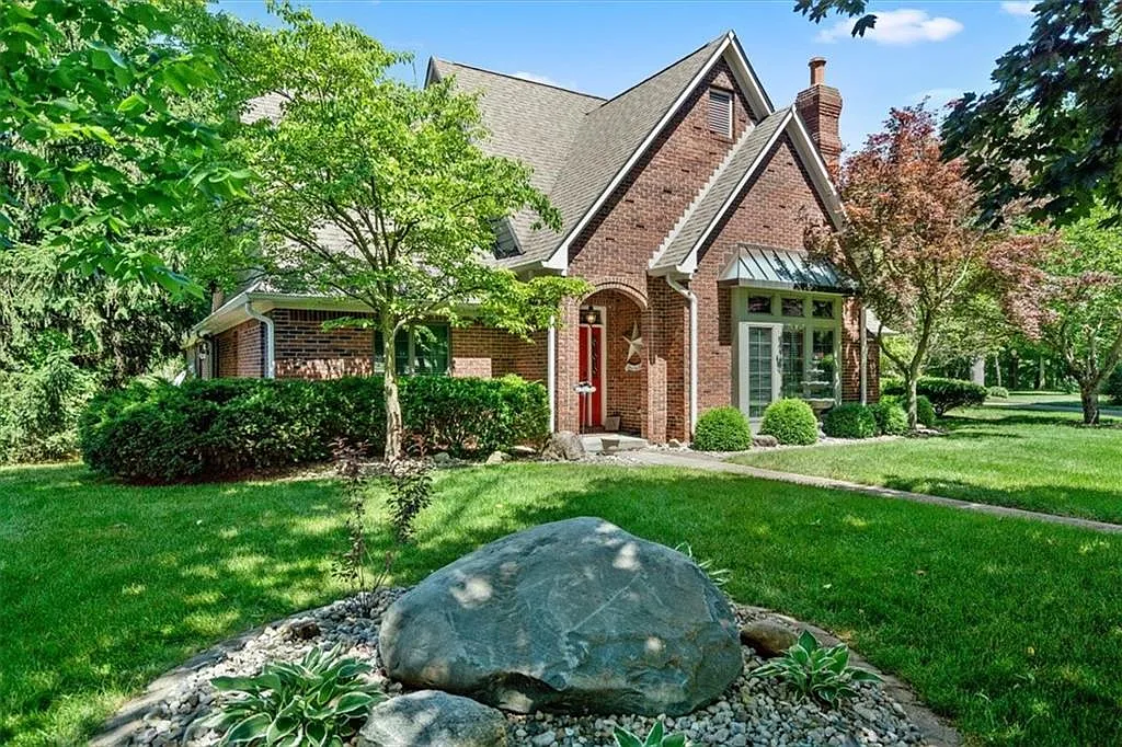 1216 Driftwood Ct photo 1