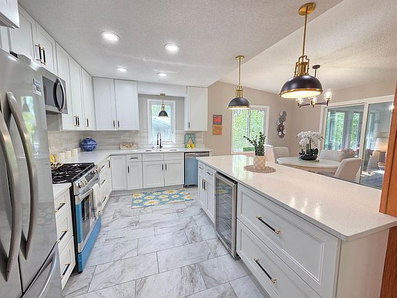 2nd image of 12209 Woodbine Rd