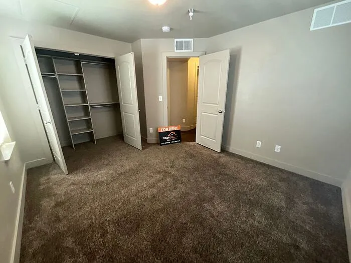 180 E 125 N #22 — Photo 13