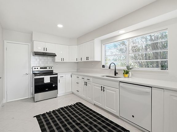 2nd image of 535 Dolphin Ave