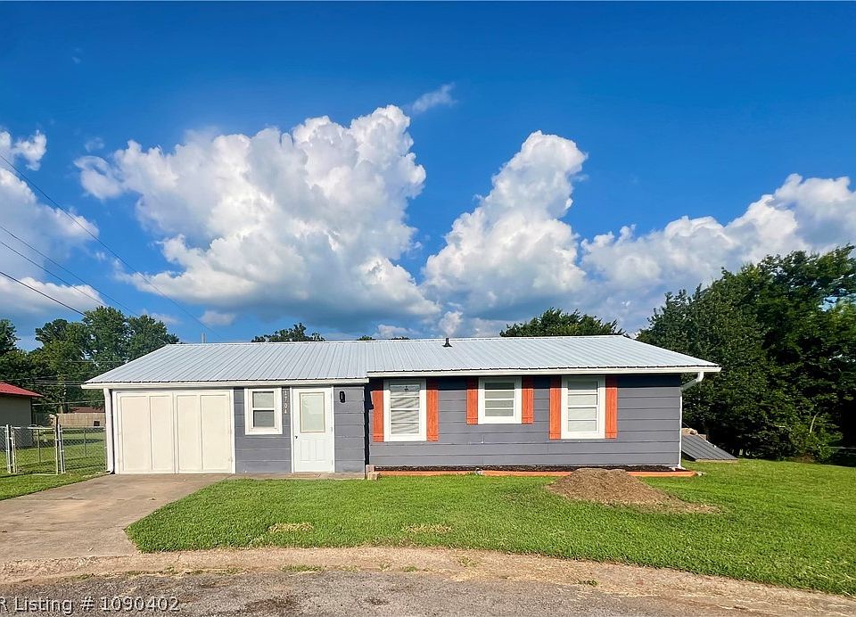 1st image of 1704 Lakeview Ln