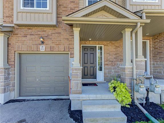 2nd image of 975 Zeller Cres