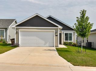 1325 Blazing Star Dr, Carlisle, IA 50047