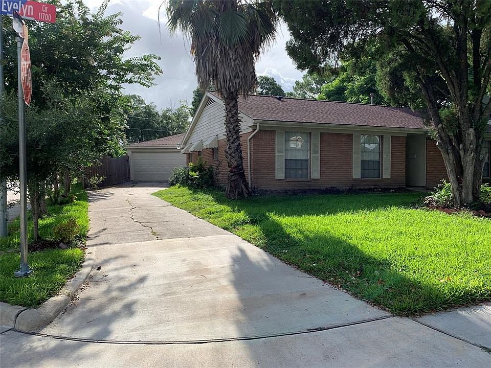 1st image of 11703 N Evelyn Cir