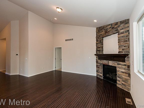 4th image of 34632 John Bartley Cir