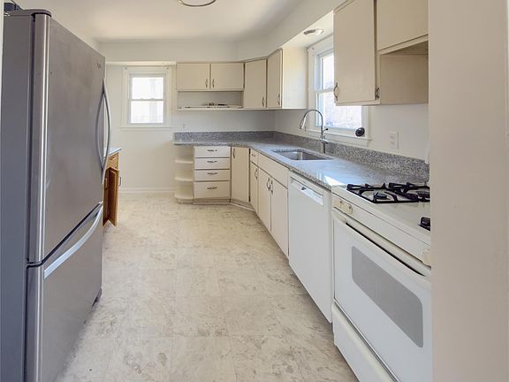 4th image of 2419 Walter Dr