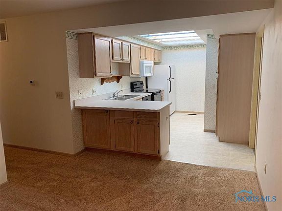 4th image of 88 Foxgate Cir W