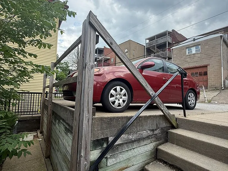 2824 Clermont Ave — Photo 9