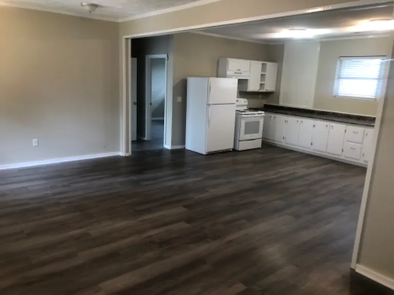 208 S Center St — Photo 5