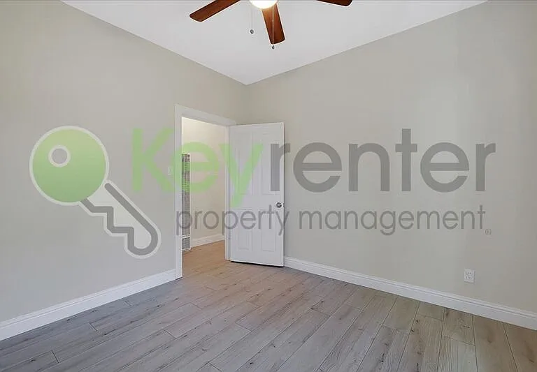 1119 Lochbrae Rd #1 — Photo 22