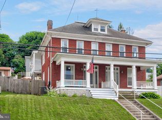 61 W Main St, Windsor, PA 17366