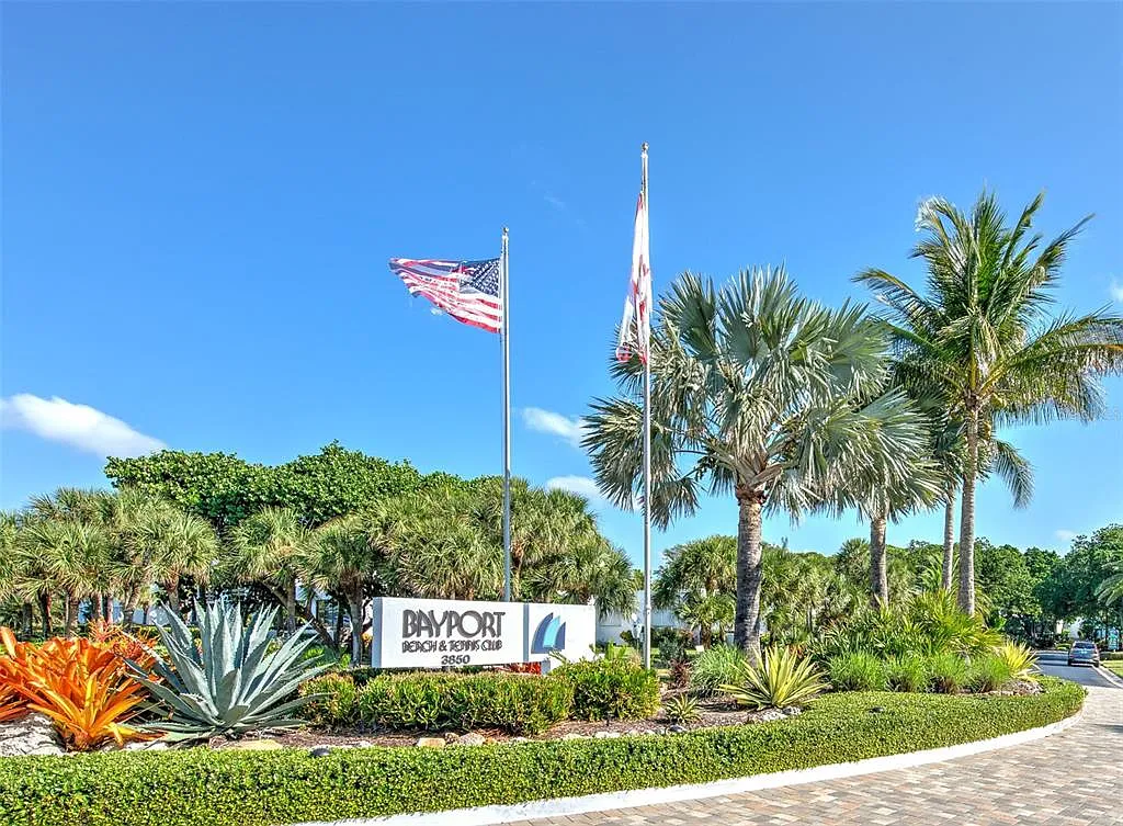 2 bed, 2.0 bath, 1456 sqft, $6,000 — Photo 2