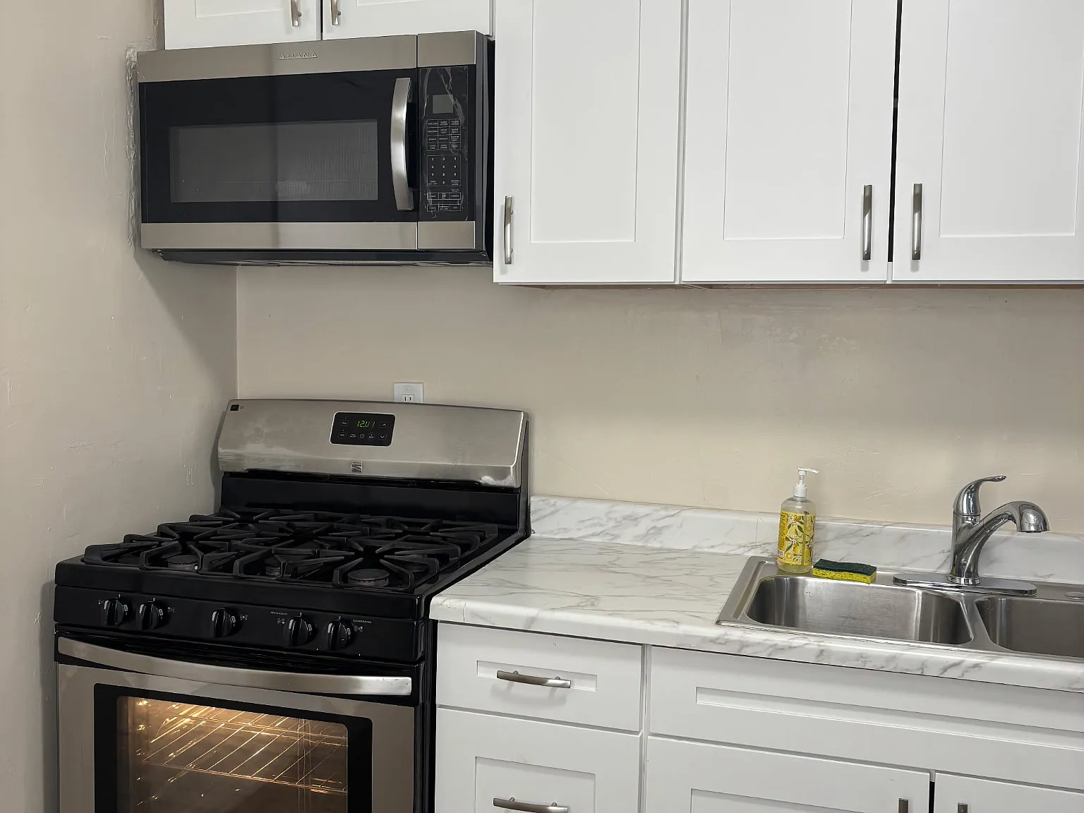2 bed, 900 sqft, $2,350 — Photo 4