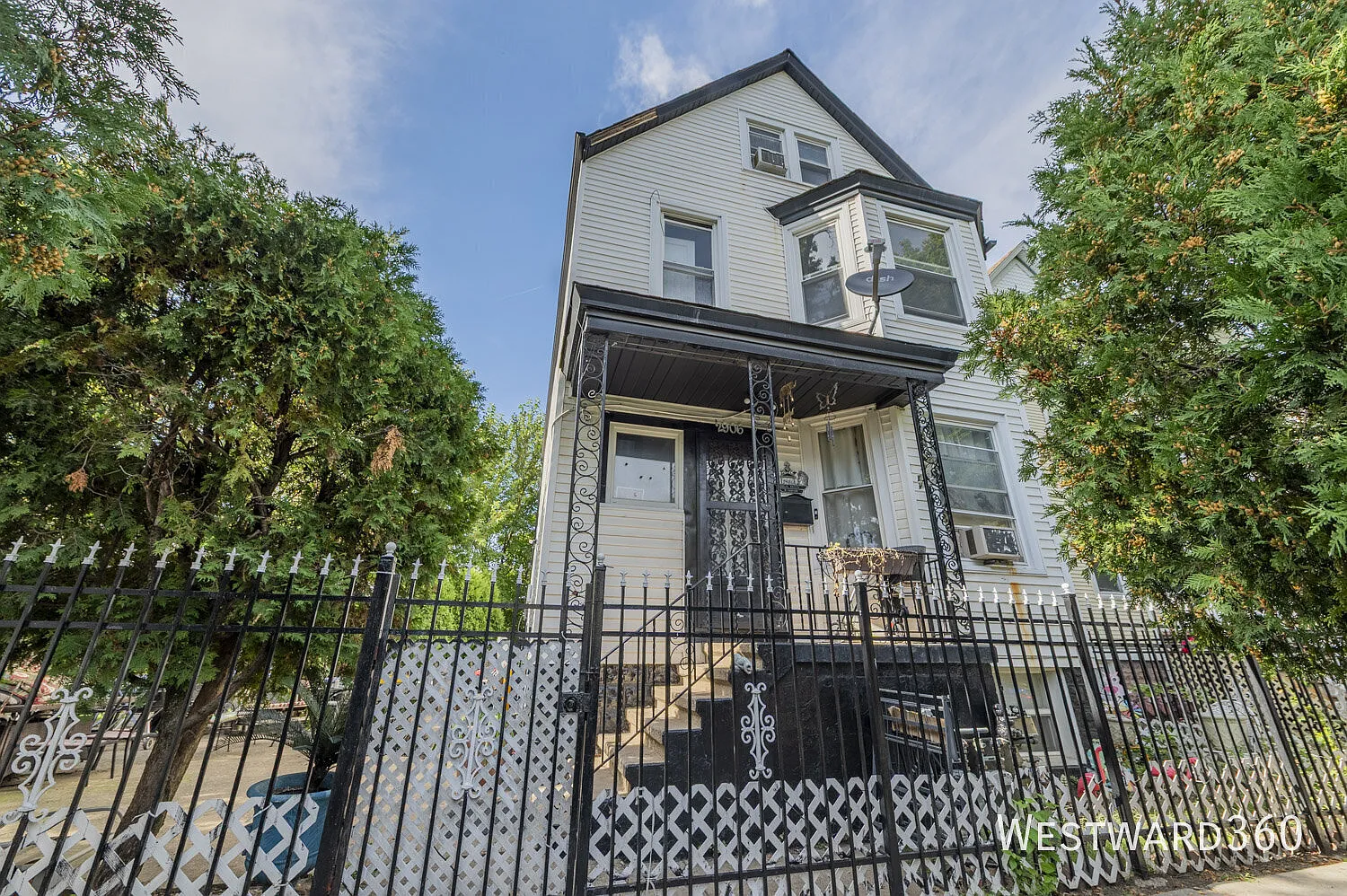 Available Now! Main Floor 2bd/1bth + Attic With 1bd/1bth — Photo 1