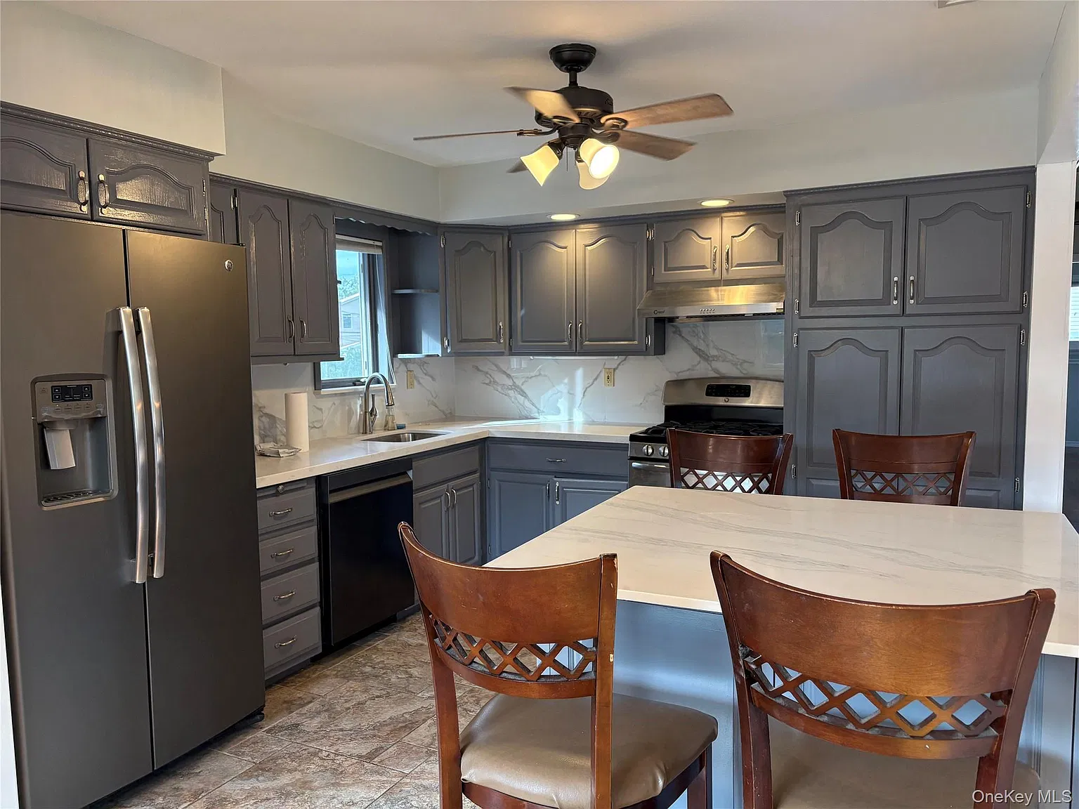 3 bed, 2.5 bath, 2250 sqft, $5,500 — Photo 3