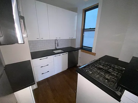 Rented by Premier Metro Realty Corp | media 39