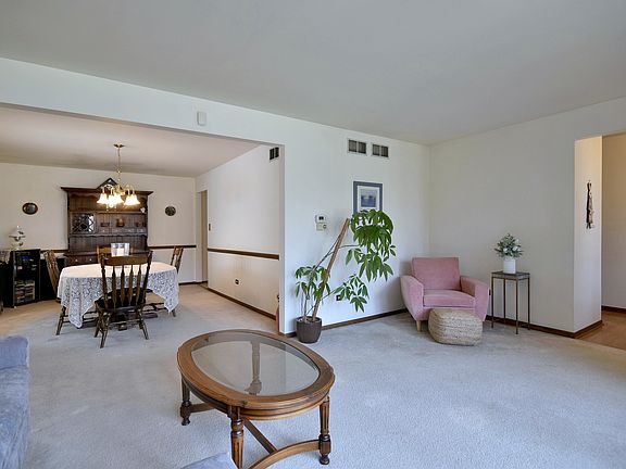 5th image of 9945 Mayfield Ave
