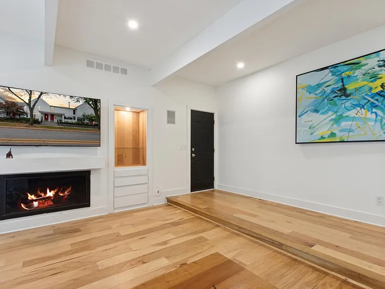 372 W Brown St #3 — Photo 10