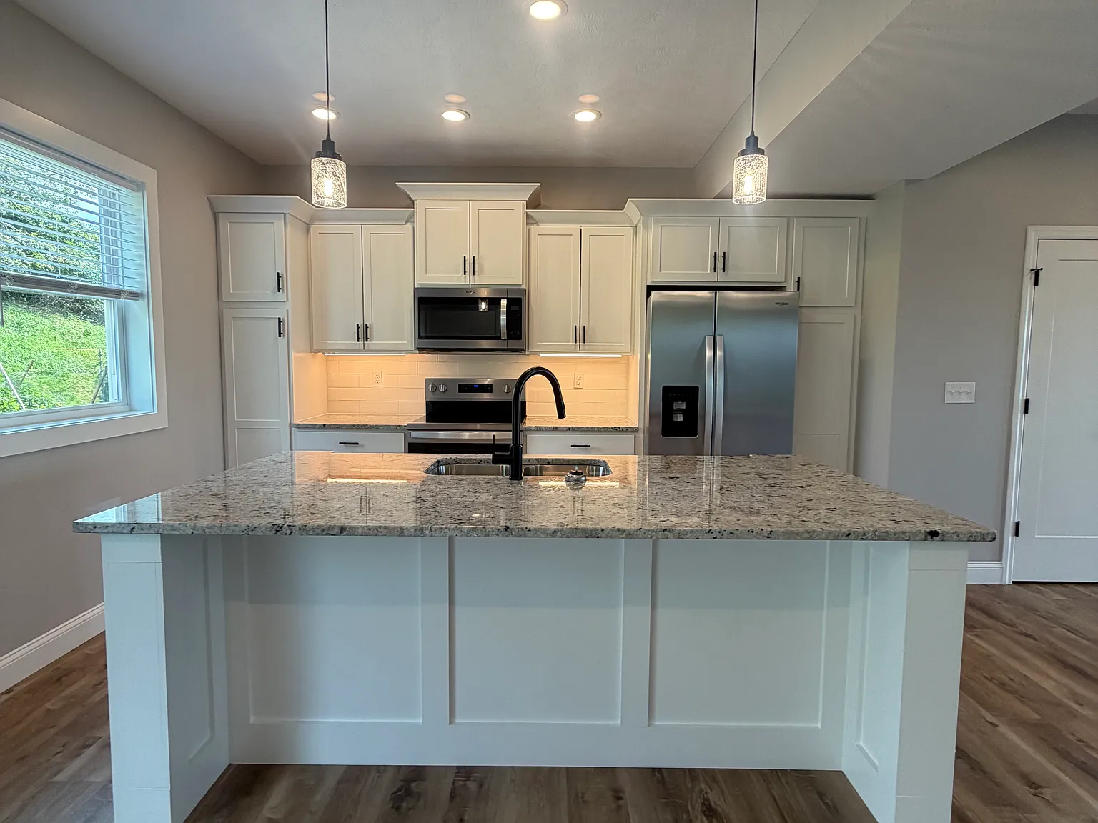 3 bed, 2250 sqft, $2,950 — Photo 4