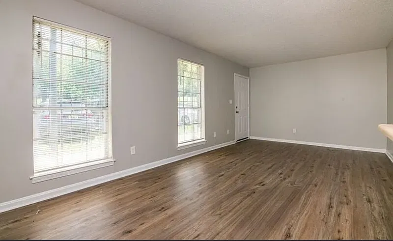 2 bed, 1.0 bath, 900 sqft, $799 — Photo 2