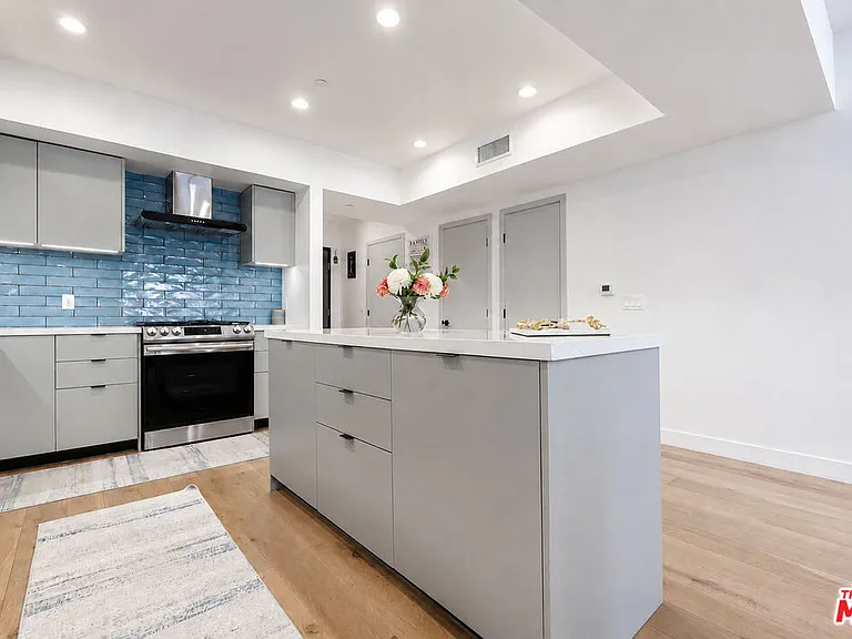 1515 S Holt Ave #204 — Photo 10