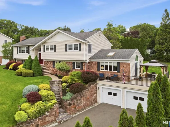 17 Kiowa Ter, Oakland, NJ 07436