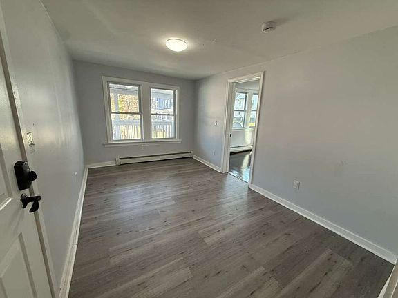 5th image of 88 Cross St #3L