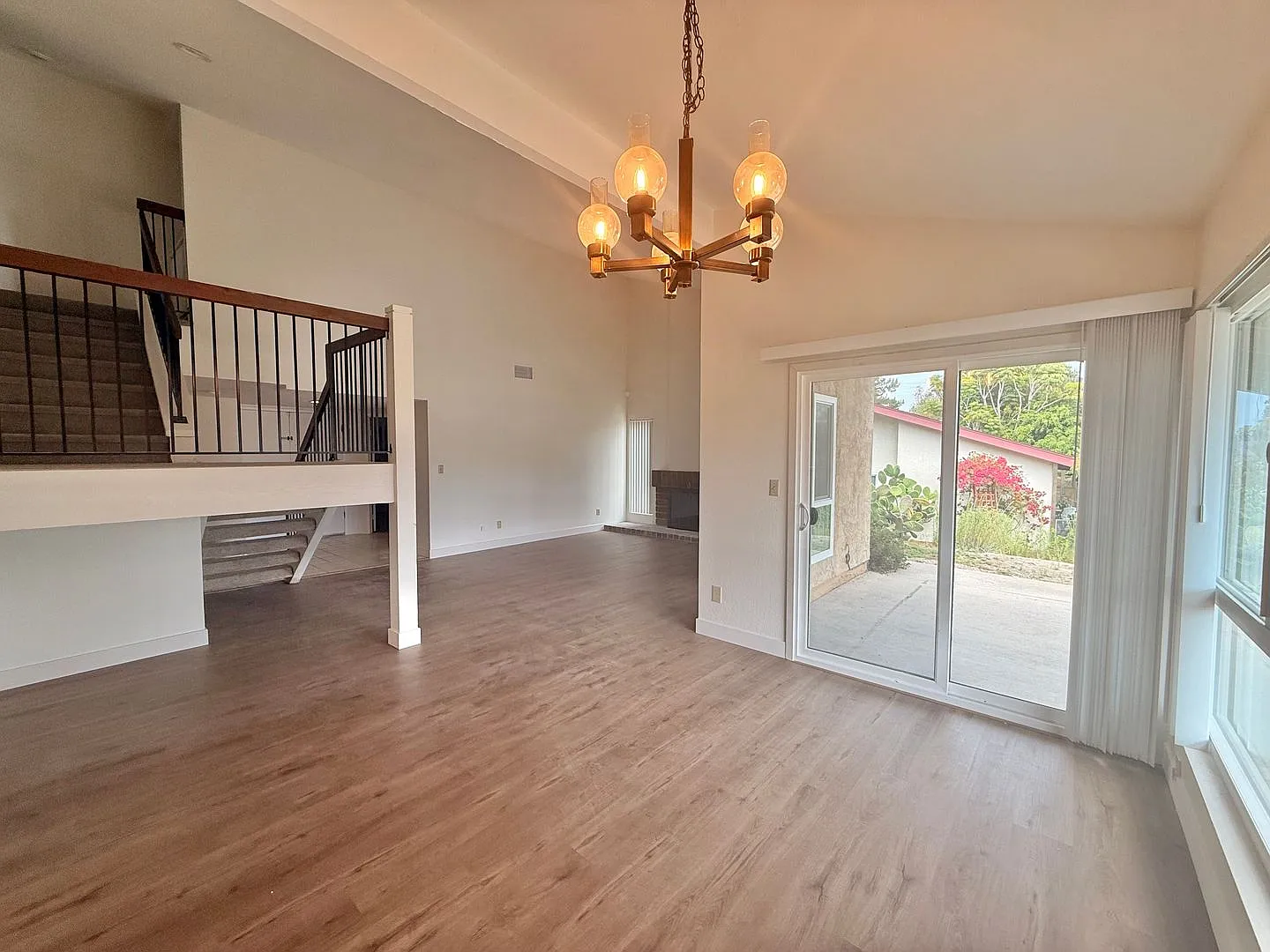 Large Home on Cul-de-Sac! — Photo 2