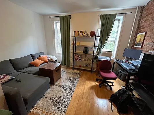 Rented by Delmark Realty LLC | media 19