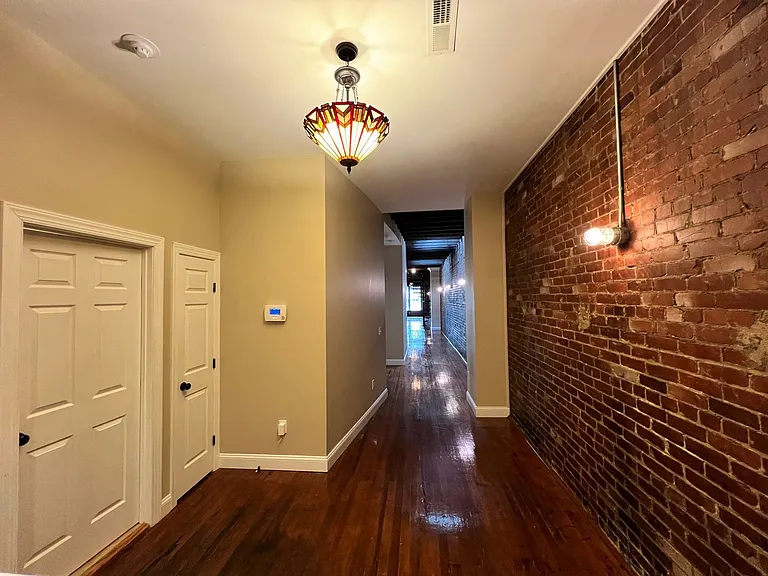 301 Market St SE — Photo 3