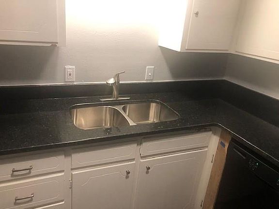2nd image of 2816 Belhaven Dr