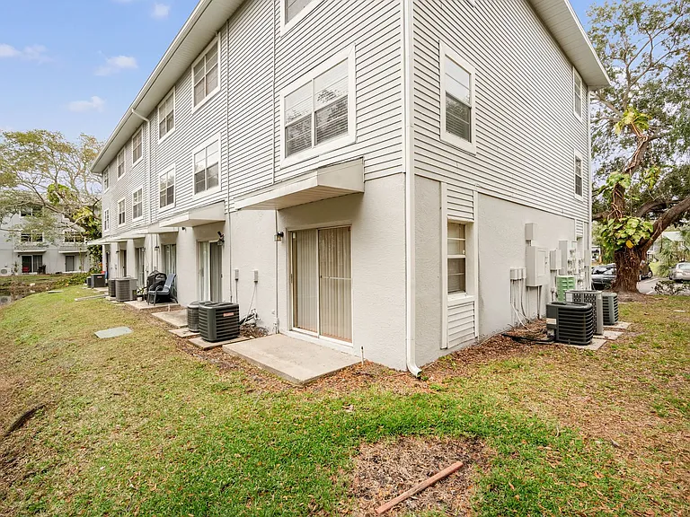 7100 Waterside Dr — Photo 15