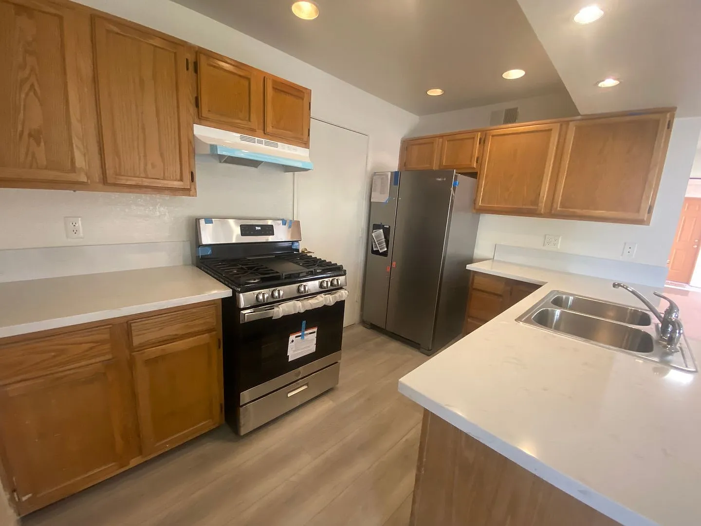 2 Bedroom 2 Bathroom Located In Gated Community With Community Pool And Spa. — Photo 2