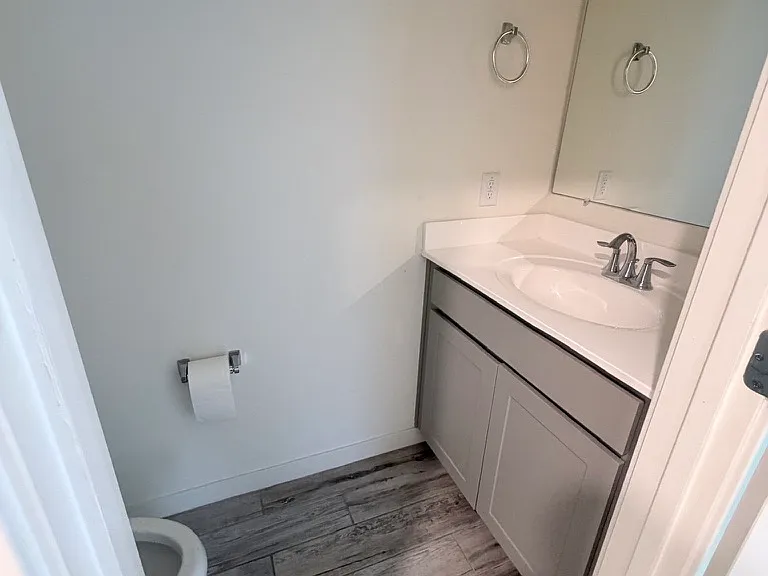 2236 W Laurie Ln — Photo 8
