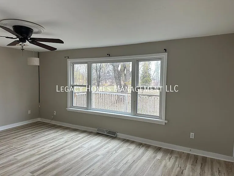 962 Lakeview Dr — Photo 7