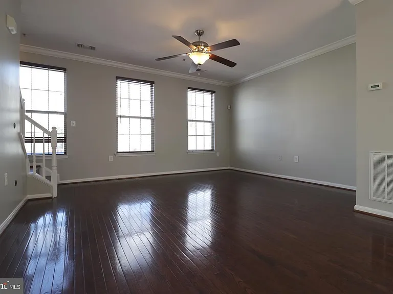 21786 Dragons Green Sq — Photo 7