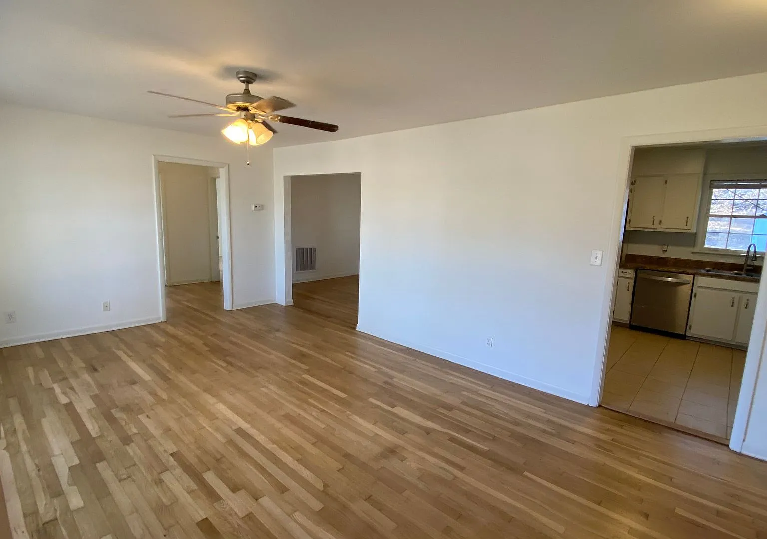 Spacious 4 Bedroom Home — Photo 2