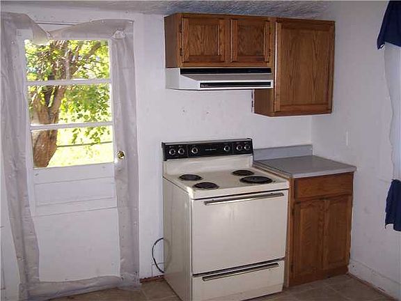 4th image of 627 S Tompkins St
