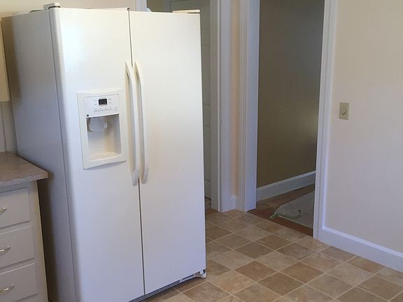 Kitchen:  refrigerator stays