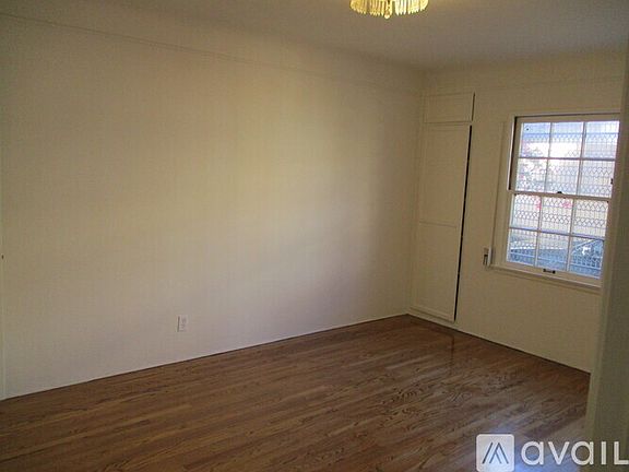 3rd image of 1556 N Genesee Ave #1556