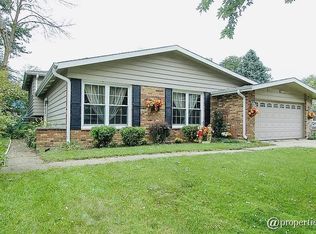 1150 Countryside Dr, Elgin, IL 60123