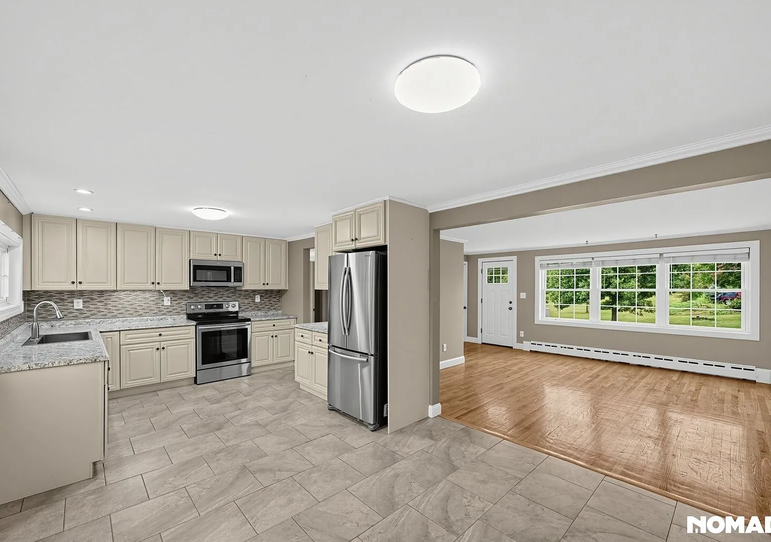 Spacious 3BR House in Kingston — Photo 3