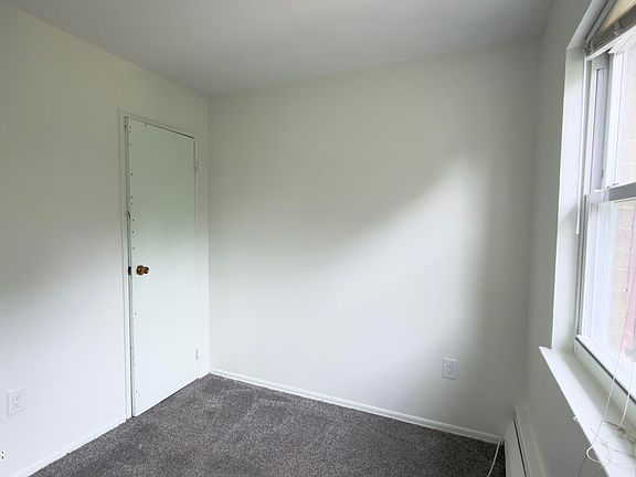 5th image of 80 Manchester Ct E