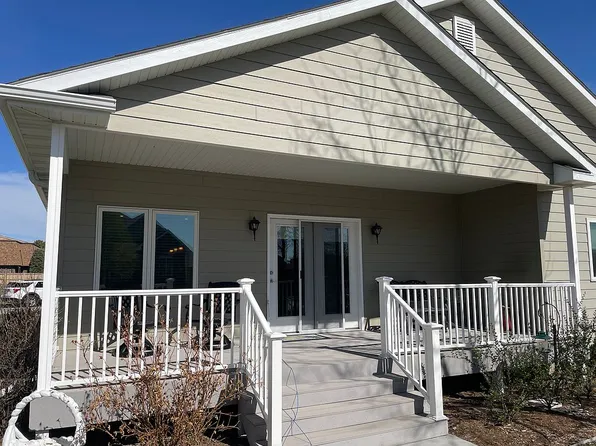 22 Bluestem Dr, Scottsbluff, NE 69361