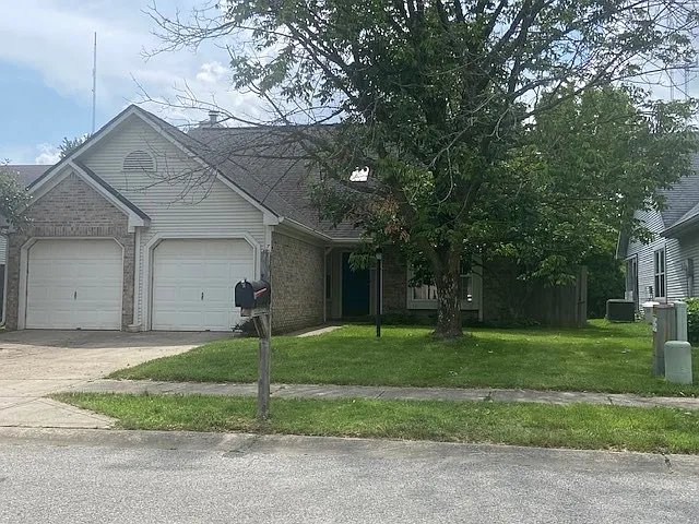 7762 Harcourt Springs Dr photo 1