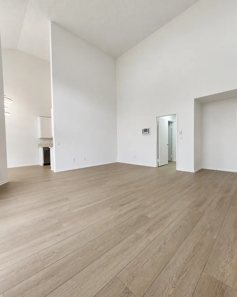 3 bed, 2.0 bath, $4,500 — Photo 2