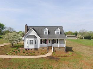 1137 Moorehead Pl, Pendleton, SC 29670