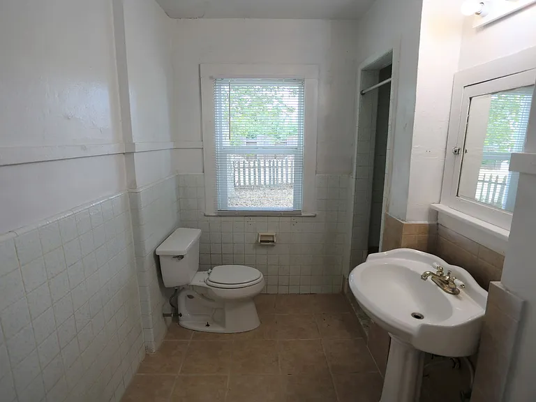 15901 W Stephens St — Photo 7