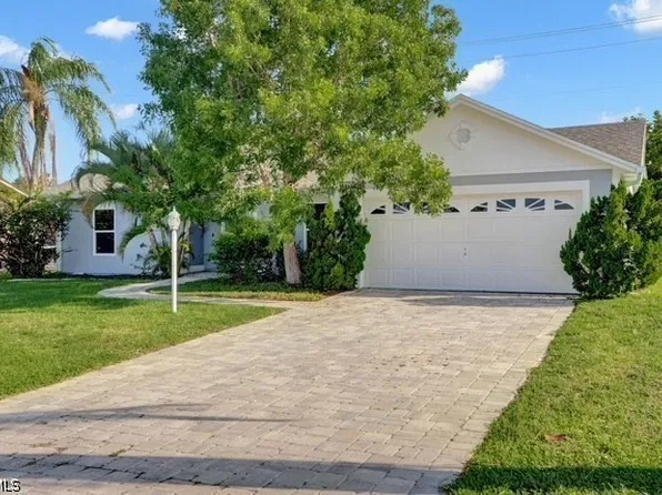 9802 Country Oaks Dr, Fort Myers, FL 33967